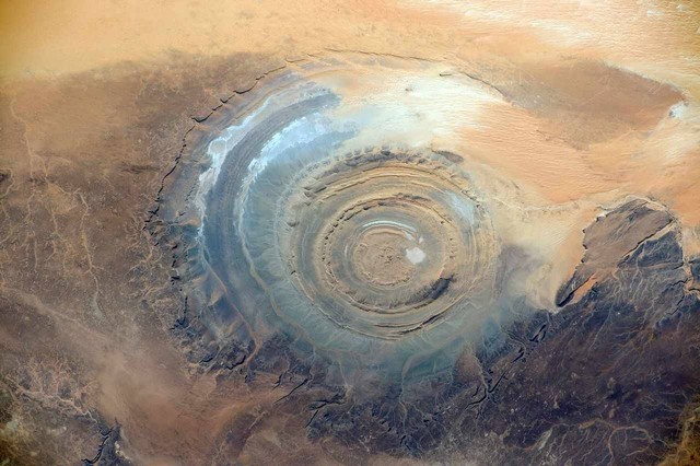Penampakan Mata Sahara yang diambil dari luar angkasa. Foto: ISS/NASA