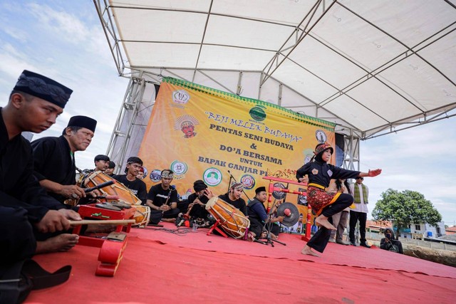 Santri Dukung Ganjar (SDG) saat menggelar festival pencak silat di Kelurahan Beji, Kecamatan Beji, Depok, Minggu (22/1/2023). Foto: Dok. Istimewa