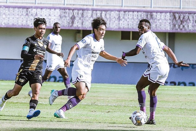 Dewa United melawan Persita Tangerang pada laga lanjutan LIga 1 di Indomilk Arena, Kab. Tangerang, Minggu (22/1). Foto: Twitter/@Persitajuara