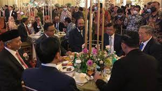 Momen Anies Baswedan bertemu Susilo Bambang Yudhoyono dan Jusuf Kalla dan sejumlah elite politik lain di pernikahan anak Salim Segaf Al Jufri, Minggu (16/10/2022)