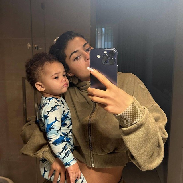 Kylie Jenner ungkap wajah dan nama anak kedua. Foto: Instagram/@kyliejenner