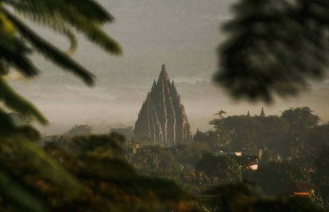 wisata sekitar prambanan. sumber foto : unsplash/irfan.