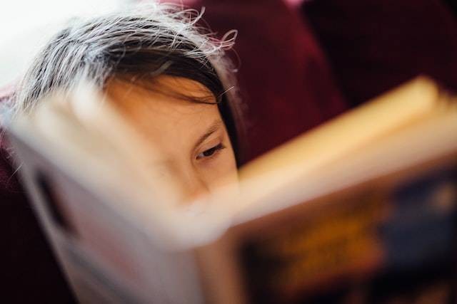 Ilustrasi anak belajar tema 6 kelas 4 halaman 82. Foto: Unsplash/Johnny McClung