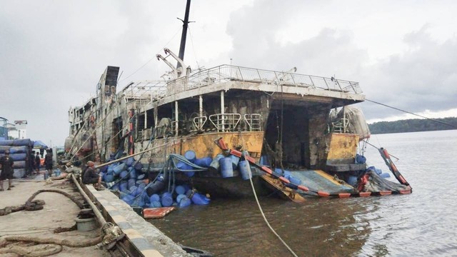KM Satya Kencana III telah disandarkan ke Pelabuhan Panglima Utar Kumai, Senin (23/1/2023). Foto: DLU/InfoPBUN
