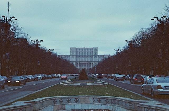 Negara Beribukota Bucharest, Foto Unsplash Edu Gonzalez