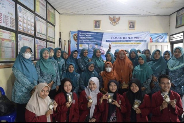 foto bersama ibu PKK dalam acara pengenalan inovasi produk