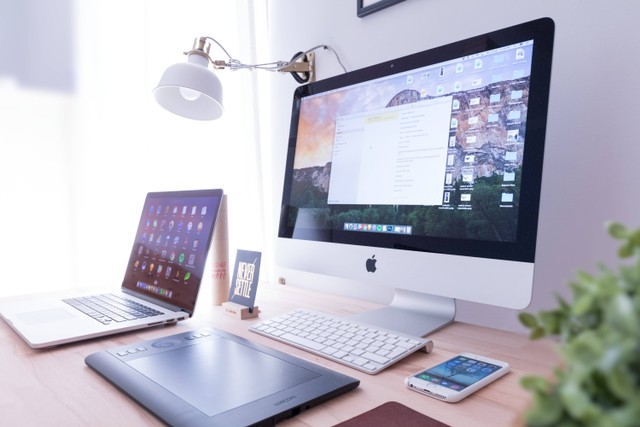 Gambar Compuer, sumber unsplash.com