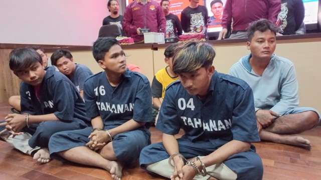 Delapan pelaku penyerangan di Ruko Dargo Semarang Timur yang viral di media sosial.  Foto: Intan Alliva Khansa/kumparan