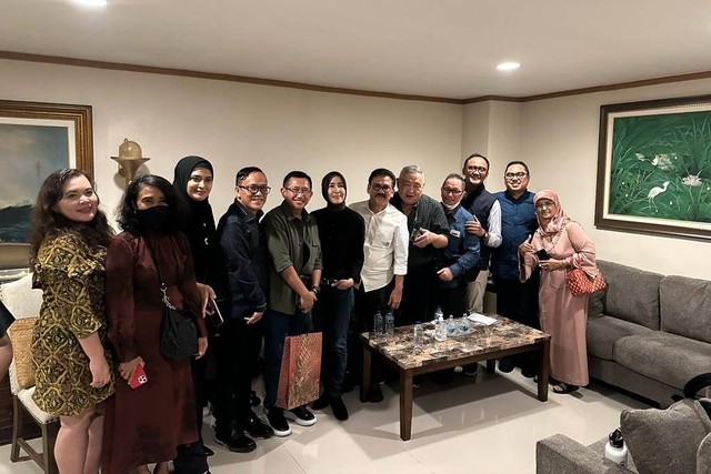 Ilham Bintang bersama Lieus Sungkharisma. Foto: Ilham Bintang