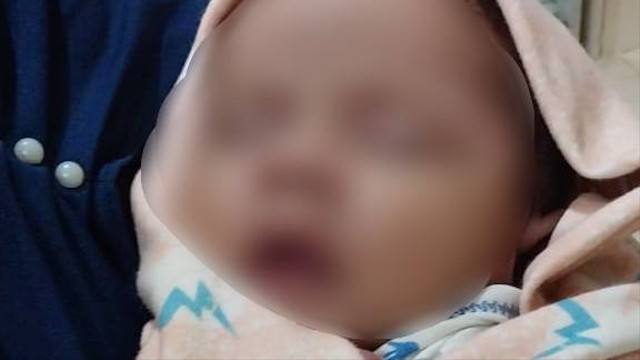 Bayi di Ambon yang dimasukkan ke kantong keresek lalu dibuang.  Foto: Dok. Istimewa