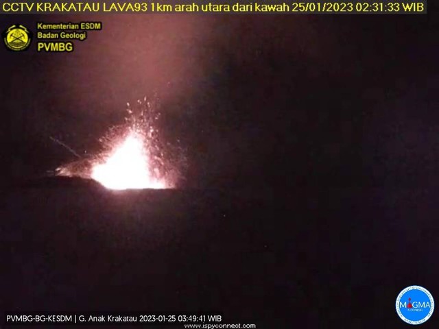 Lava pijar yang tampak pada erupsi hari Rabu (25/1) dini hari. Foto: PVMBG