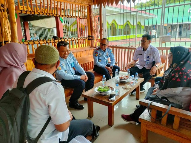 Kunjungan Dinkes Majene yang diterima oleh Karutan Majene, Sumber : Humas Rutan Majene