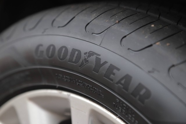 Detail ban yang digadang sebagai produk all around dari Goodyear di Pusat Pendidikan Lalu Lintas (Pusdiklantas) BSD, Tangerang, Rabu (25/1/2023).  Foto: Jamal Ramadhan/kumparan