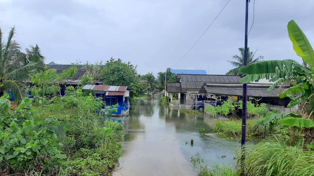 Banjir Rob di pesisir Tanjungpinang. Foto: Ismail/kepripedia.com