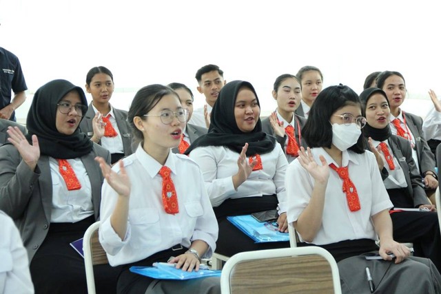 Mahasiswa pariwisata Palembang saat mengikuti English Camp, Foto : Istimewa