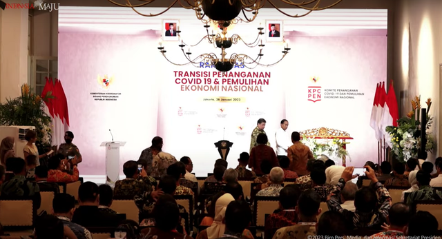 Presiden Jokowi buka Rakornas Transisi Penanganan COVID-19 dan Pemulihan Ekonomi Nasional 2023 di Gedung Kemenkeu, Jakarta, Kamis (26/1/2023). Foto: Youtube/Sekretariat Presiden