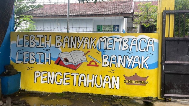 Karya Mural KKM Kelompok 100 UIN Malang di SDN 3 Turirejo