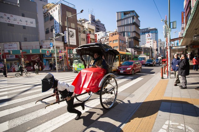 Ilustrasi Jinrikisha di Asakusa, Tokyo, Jepang. Foto: Napat Photography/Shutterstock