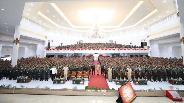 Menteri Pertahanan (Menhan) Prabowo Subianto bertemu dengan 2.000 Bintara Pembina Desa (Babinsa) TNI AD di wilayah Kodam IV/Diponegoro, Semarang. Foto: Dok. Istimewa