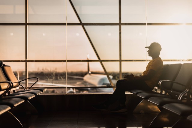 Ilustrasi Batas Waktu Check-In Pesawat Internasional, Foto Unsplash/Marco López