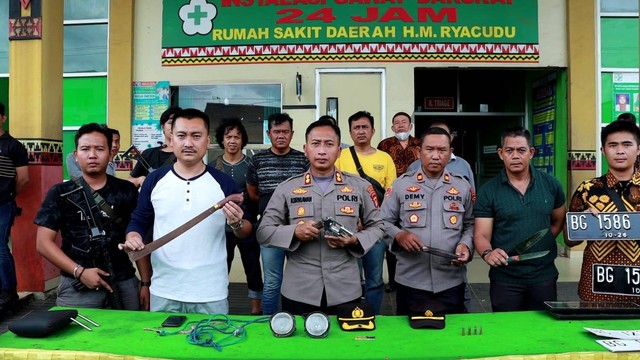 Kapolres Lampung Utara, AKBP Kurniawan saat memimpin ungkap kasus pencurian dengan kekerasan. Foto: Polres Lampung Utara