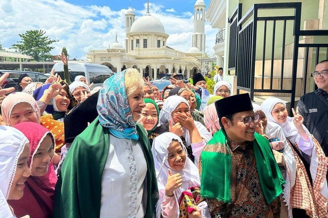 Dubes Rusia Lyudmila Vorobieva saat berkunjung ke Pondok Pesantren Bandung. Foto: Instagram/@rusemb_indonesia
