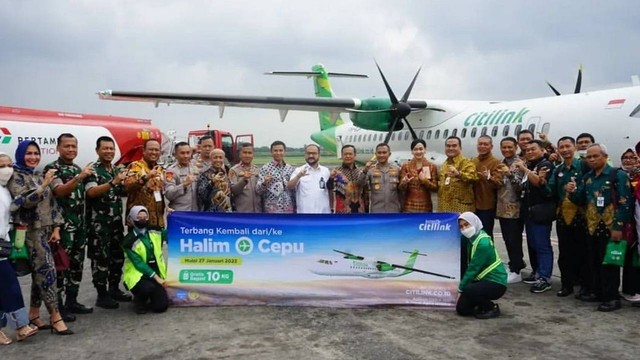 Empat jenderal polisi asli Blora, saat melepas penerbangan pesawat Citilink dari Bandara Halim Perdanakusuma menuju Bandara Ngloram, Blora. Jumat (27/01/2023). (Foto: Dok Istimewa)