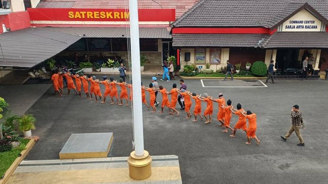 Polisi Periksa Politikus Golkar Dan Pemilik Lahan Tambang Emas Ilegal ...