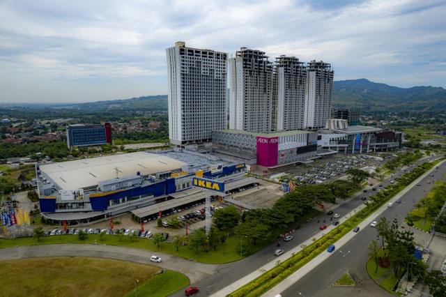 Tempat Makan di AEON Sentul, Foto: Unsplash/Ammar Andiko