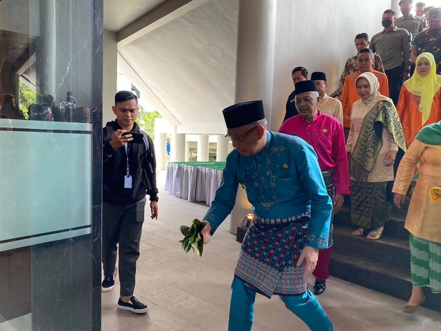 Gubernur Sutarmidji meresmikan Gedung Kantor Terpadu pada HUT ke 66 Pemprov Kalbar. Foto: Dok. Istimewa