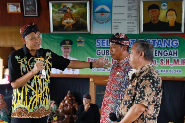 Gubernur Jawa Tengah Ganjar Pranowo saat pimpin rapat di Pemkab Blora. Foto: Dok. Istimewa