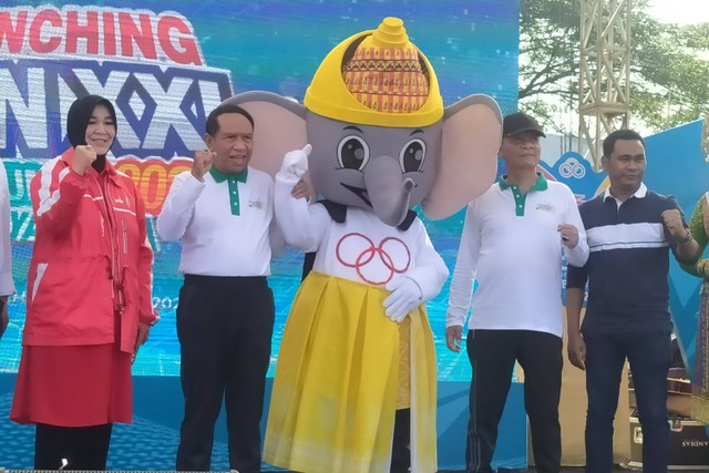 Menpora Zainudin Amali melaunching maskot PON XXI Aceh-Sumut 2024 untuk wilayah Aceh. Foto: Zuhri Noviandi/kumparan