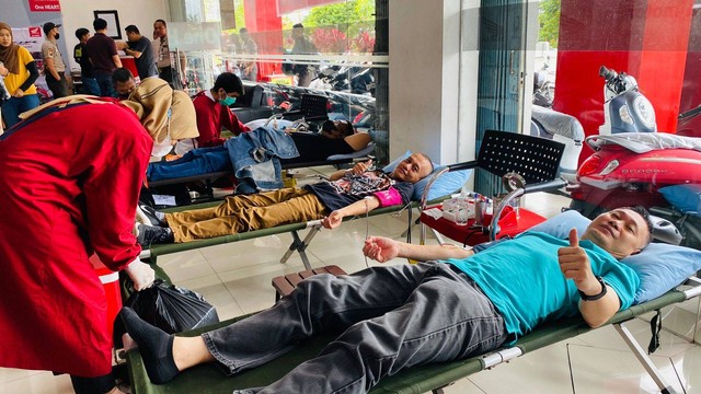 Astra Motor Kalbar gelar aksi donor darah di gedung Main Dealer Astra Motor Kalbar, Sabtu 28 Januari 2022. Foto: Astra Kalbar