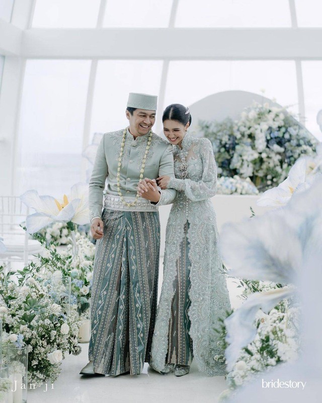 Mikha Tambayong dan Deva Mahenra resmi menikah. 
 Foto: Instagram/@miktambayong