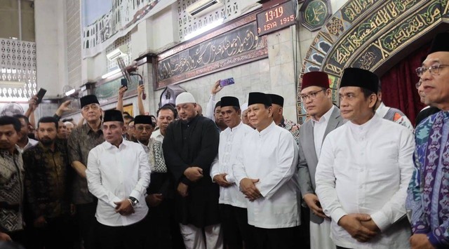 Prabowo di Masjid Agung Medan Foto: Dok. Kemenhan