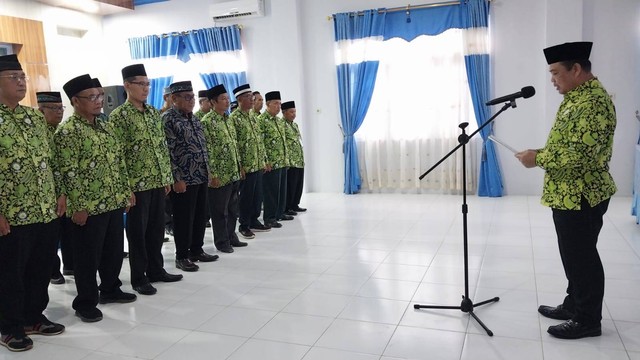 Ria Norsan melantik pengurus DMI Kabupaten Sekadau. Foto: Dina Mariana/Hi!Pontianak