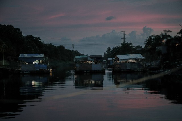 Eretan Cilincing- Suasana penyeberangan perahu getek di Kampung Sawah, Cilincing, Jakarta Utara. Foto: Jamal Ramadhan/kumparan