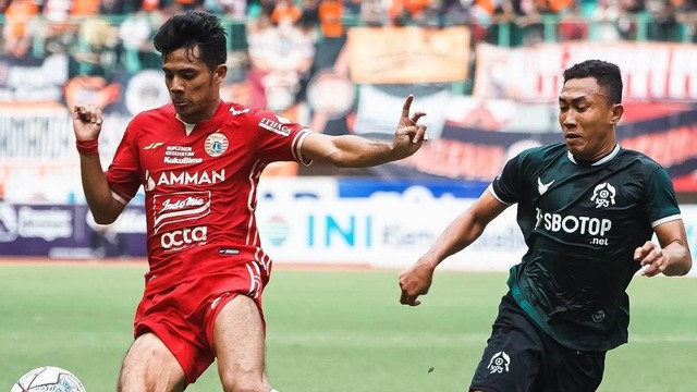 Duel antara pemain Persija saat melawan Persikabo, Minggu (29/1/2023). Foto: Instagram/@persija