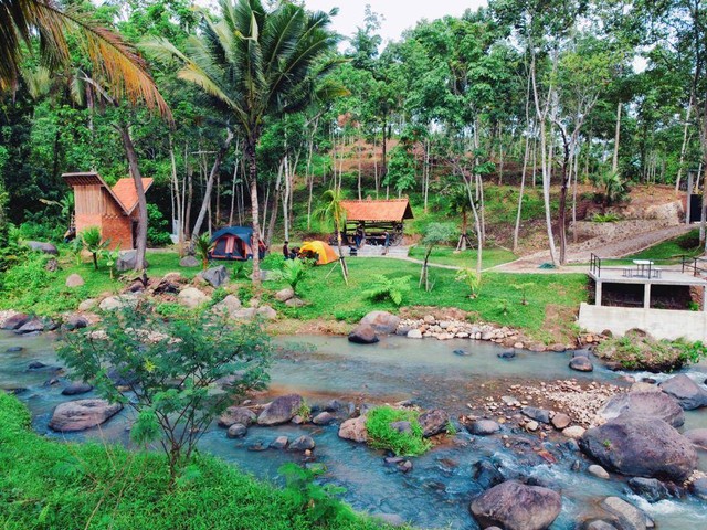 Amandadi Riverside, Private Camping Ground di Pesawaran, Lampung, Sabtu (21/1/2023) | Foto: Roza Hariqo/Lampung Geh