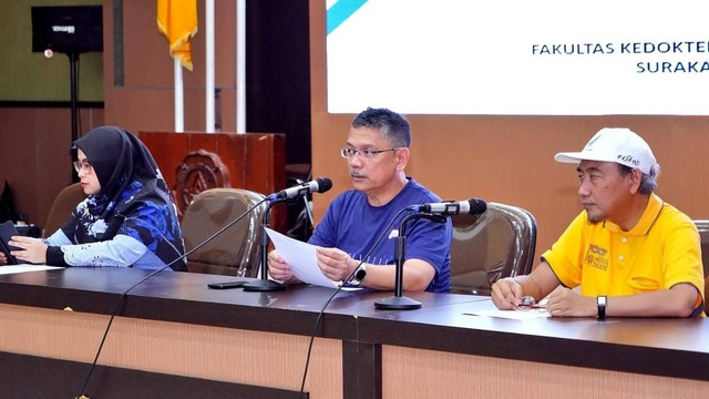 Wakil Ketua 1 AIPKI, Prof. dr. Ari Fahrial Syam (tengah). FOTO: Agung Santoso