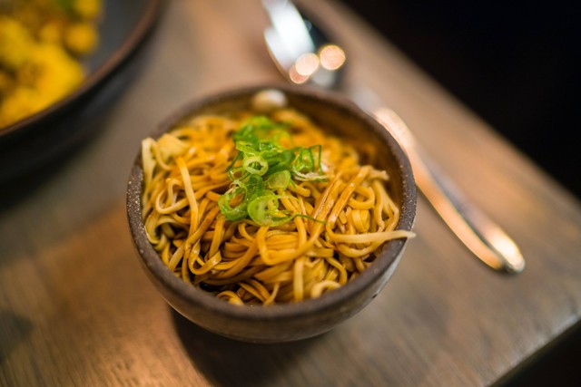 Bakmi Enak di Jakarta Selatan, Foto: Unsplash/Juan Encalada.