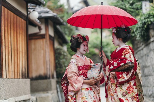 Ilustrasi Geisha di jalan Gion di Kyoto Jepang. Foto: Juri Pozzi/Shutterstock