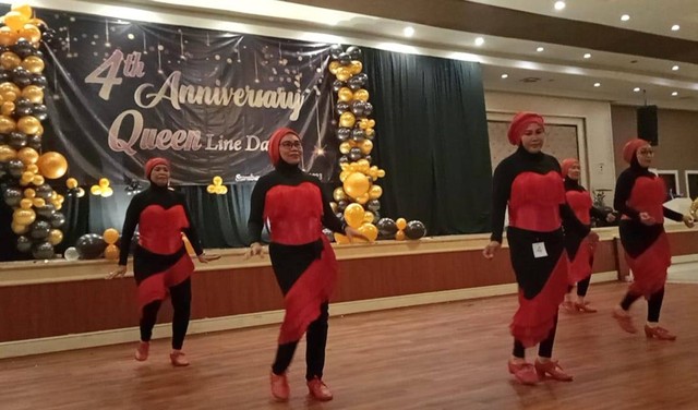 Line dance, senam sambil menari diiringi musik country. Foto-foto: Masruroh/Basra