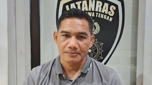 Joko Wahyono (45) alias Agung Wahono pria di Semarang yang mengaku sebagai Kasatpres RI abal-abal. Foto: Dok. Istimewa