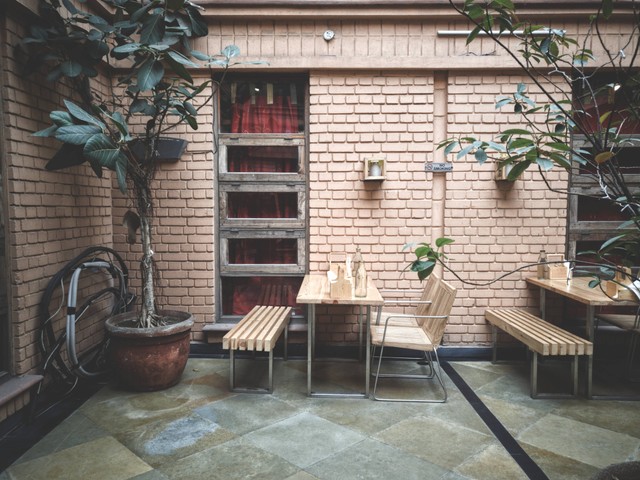 Cafe Outdoor di Jakarta Selatan untuk Nongkrong Bersama Teman/Foto ini hanya ilustrasi dan bukan tempat aslinya. Sumber: Unsplash/Praveen Gupta