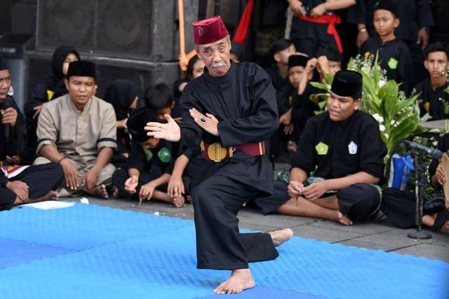 Jelaskan tentang jurus dalam pencak silat. Foto: Aditya Pradana Putra/Antara Foto