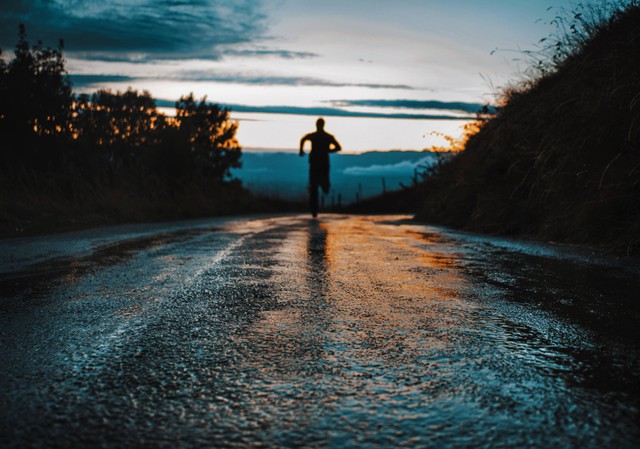 Ilustrasi Kata Bijak Para Ahli Filsafat tentang Makna Kehidupan. Foto: Unsplash/lucas Favre.