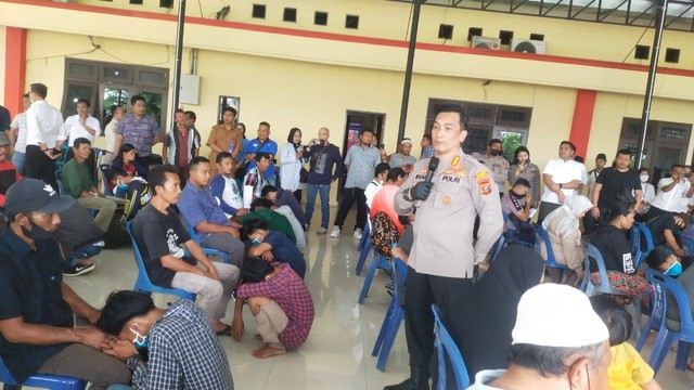 Kapolresta Deli Serdang Kombes Pol Irsan Sinuhaji berbicara ke ortu 58 geng motor. Foto: Dok. Istimewa