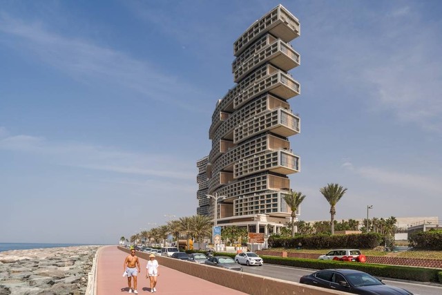 Hotel mewah berlapis emas di Dubai. Foto:  Evgeniy Vasilev/Shutterstock. 