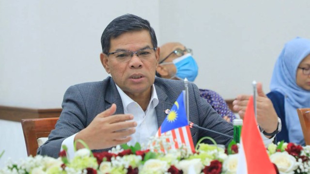 Press Briefing Mendagri Malaysia Saifuddin Nasution dan Menaker Ida Fauziyah di Kemnaker, Senin (30/1). Foto: Biro Humas Kemnaker